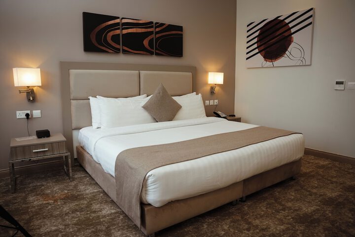 Room 16 of 30