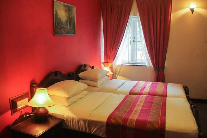 Room 6 of 39