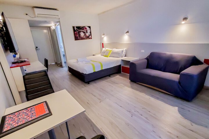 Room 36 of 100