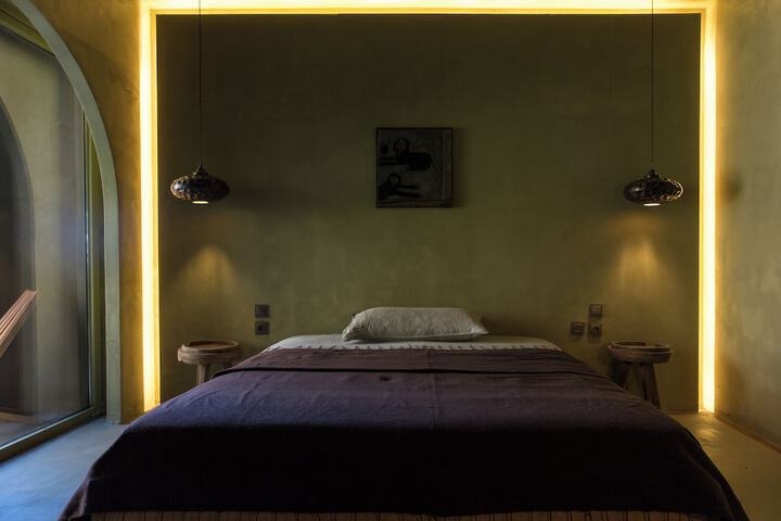 Room 27 of 142