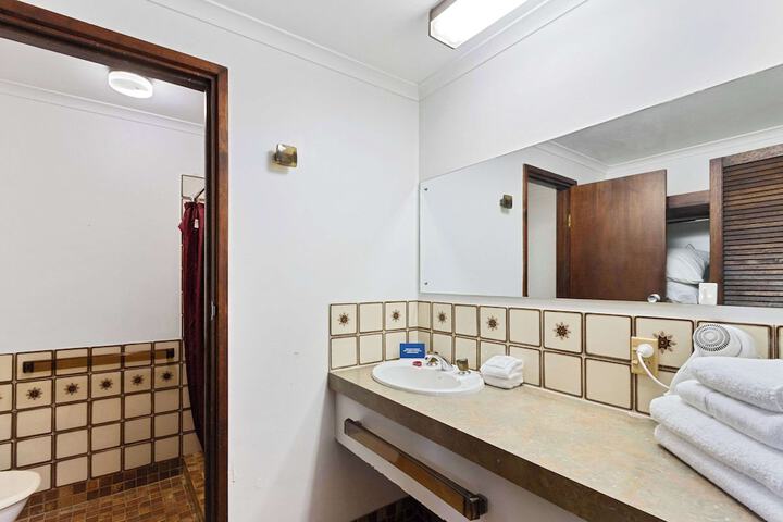 Room 9 of 27