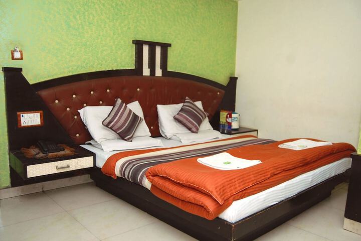 Room 9 of 35