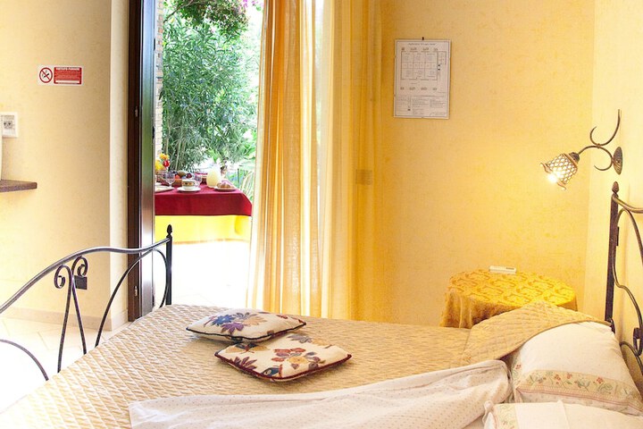 Room 4 of 41