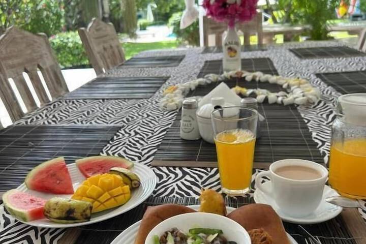 Breakfast/Coffee Service 24 of 40