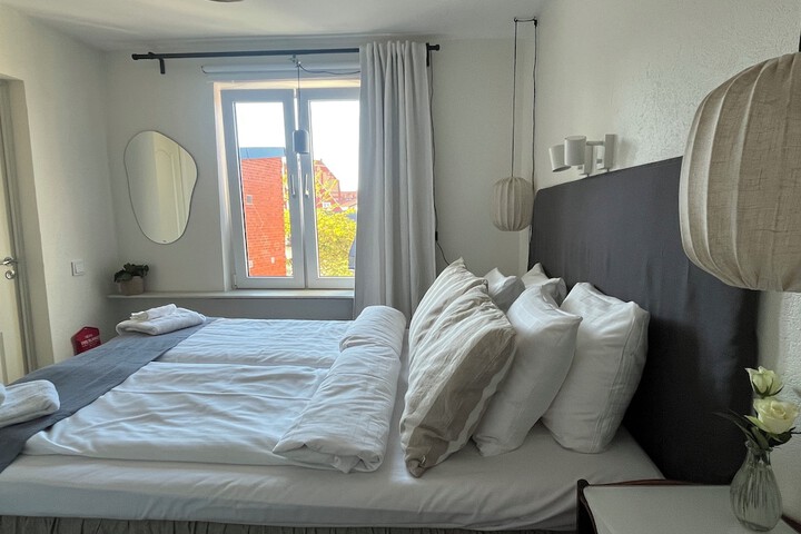 Room 16 of 62