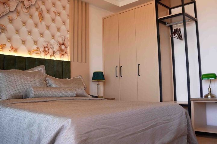 Room 6 of 27