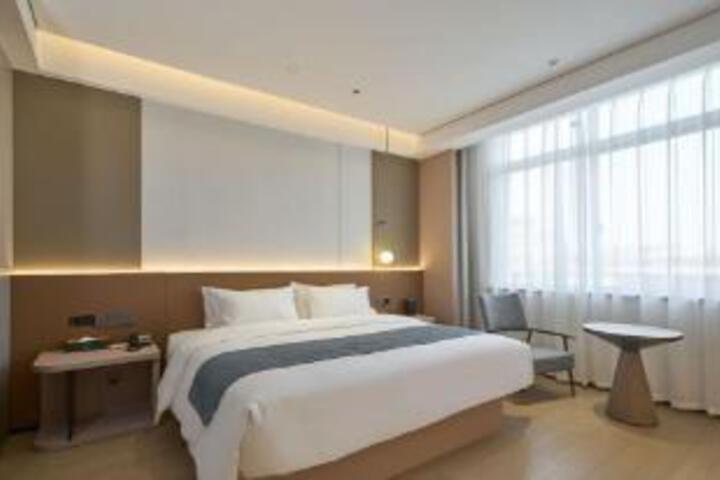 Room 10 of 11