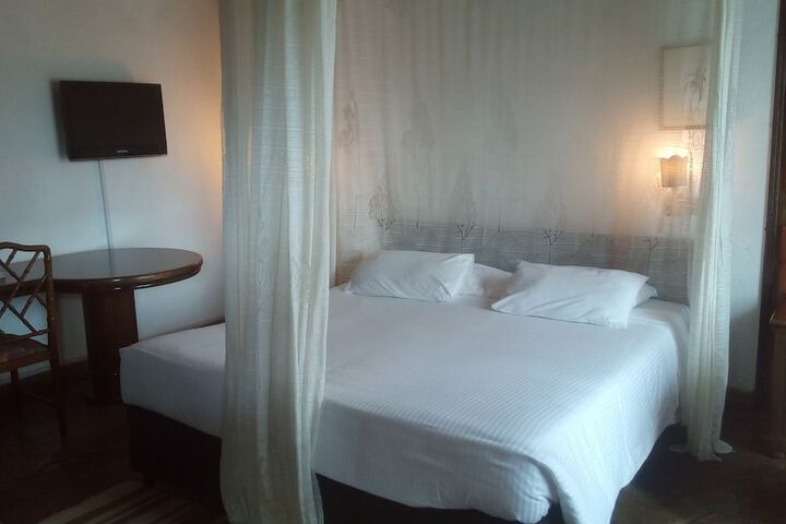 Room 6 of 39