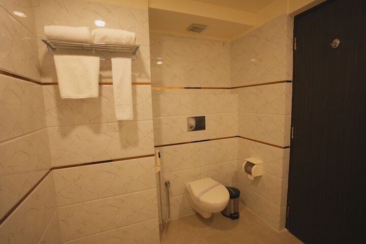 Room 33 of 47