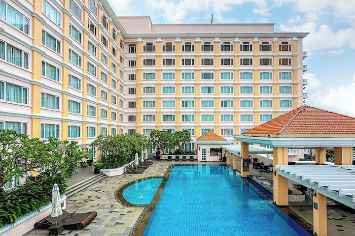 Hotel Pool
