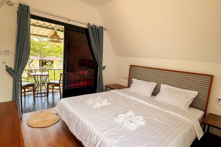 Room 2 of 9