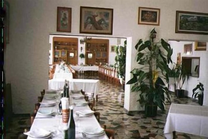 Dining 25 of 63