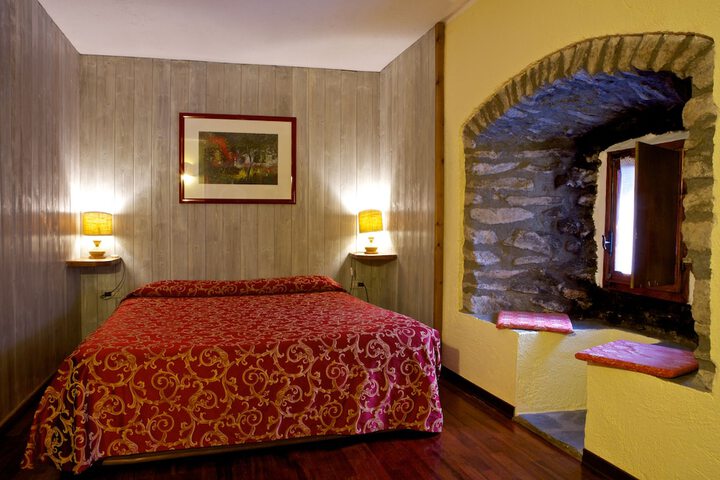 Room 4 of 15