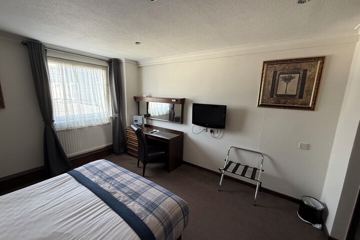 Room 45 of 175