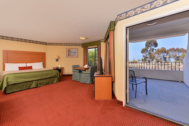 1 King Bed Ocean View (7 of 11)
