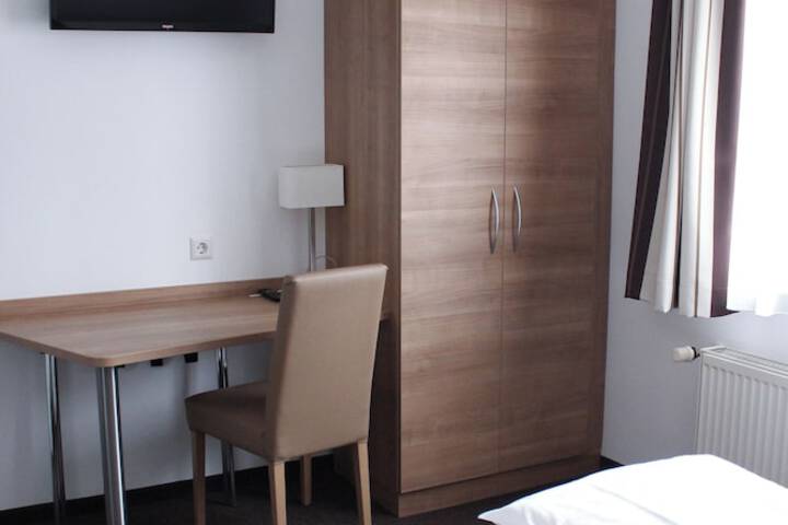 Room 7 of 10