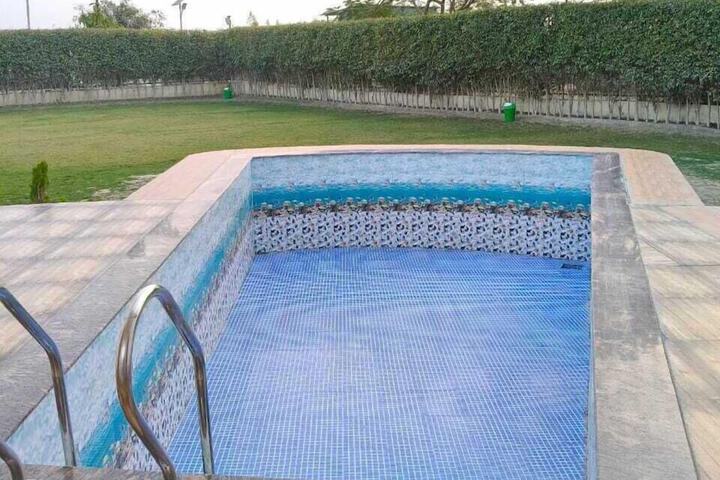 Pool 23 of 34