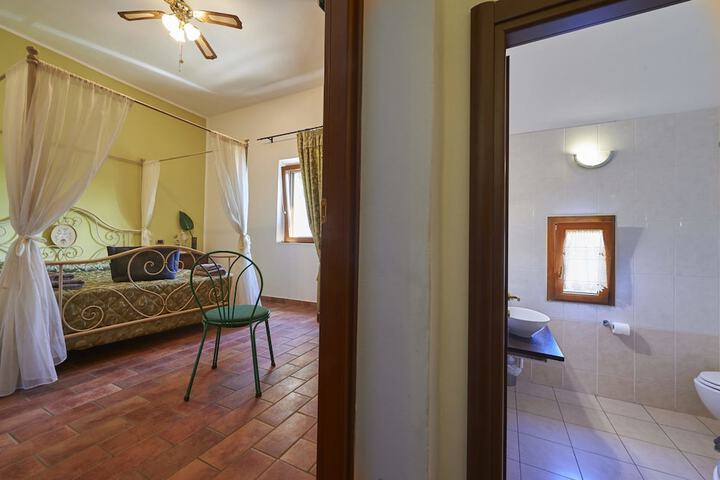 Room 8 of 31