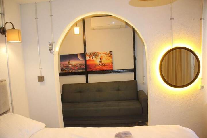 Room 13 of 20