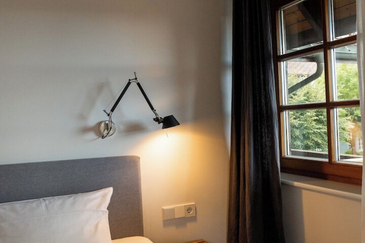 Room 99 of 395
