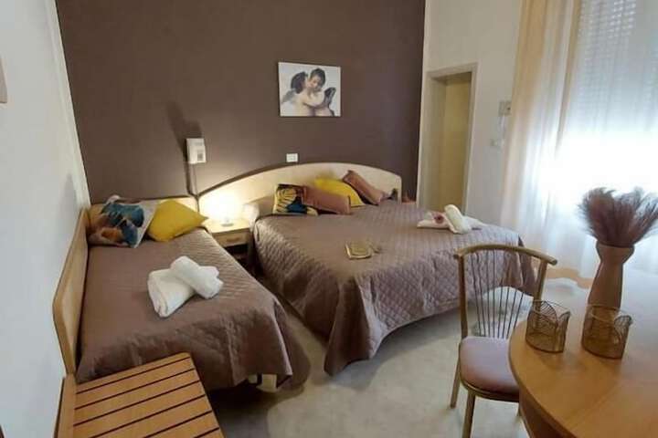 Room 10 of 22