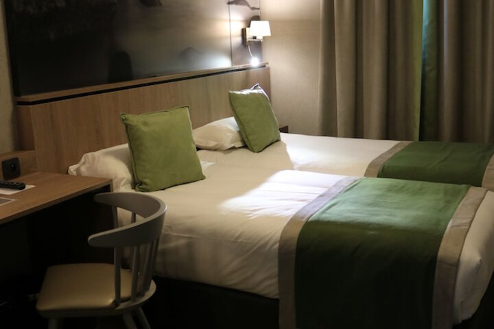 Room 44 of 94