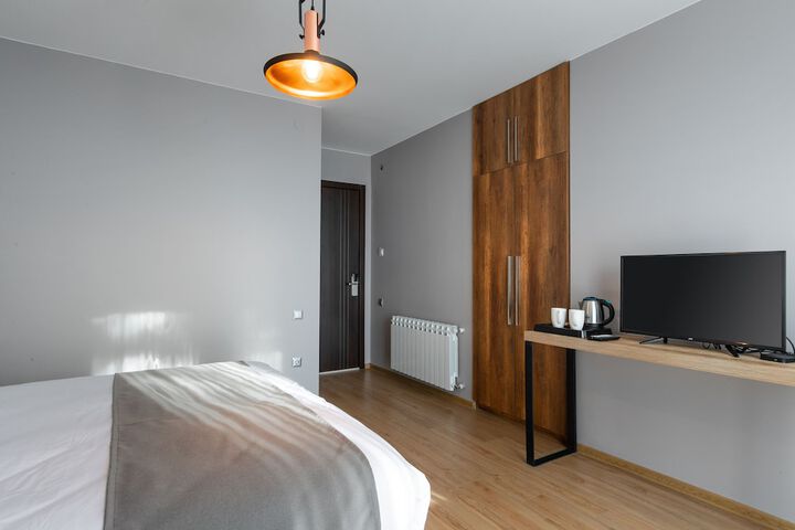 Room 12 of 18
