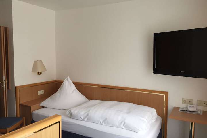Room 10 of 35