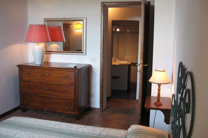 Room 8 of 74