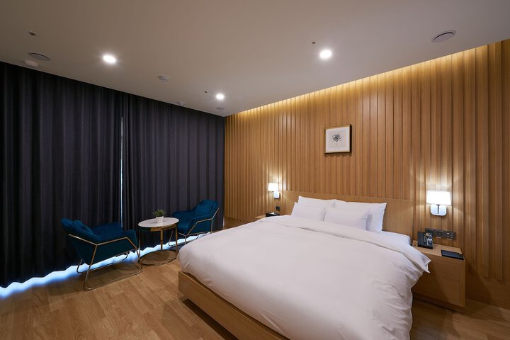 Room 10 of 46