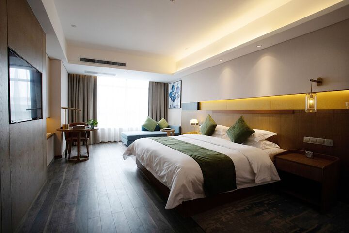 Room 13 of 38