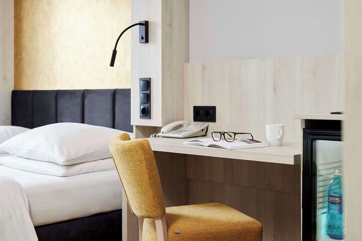 Room 9 of 48