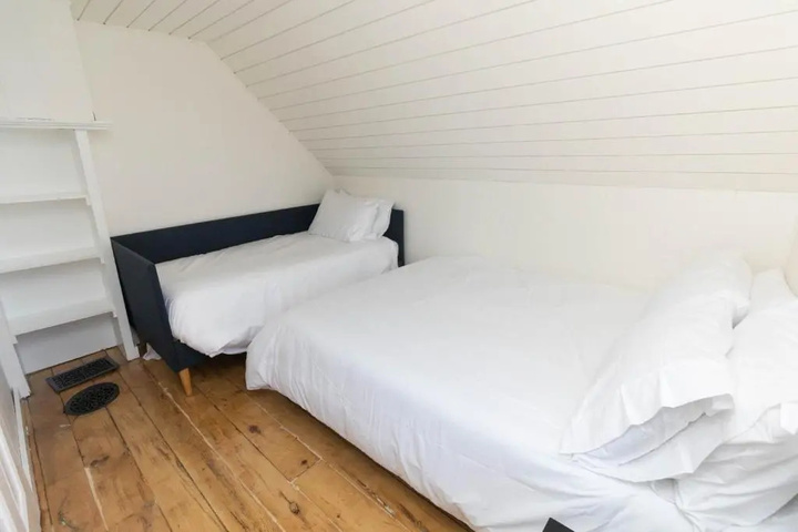 Room 4 of 13