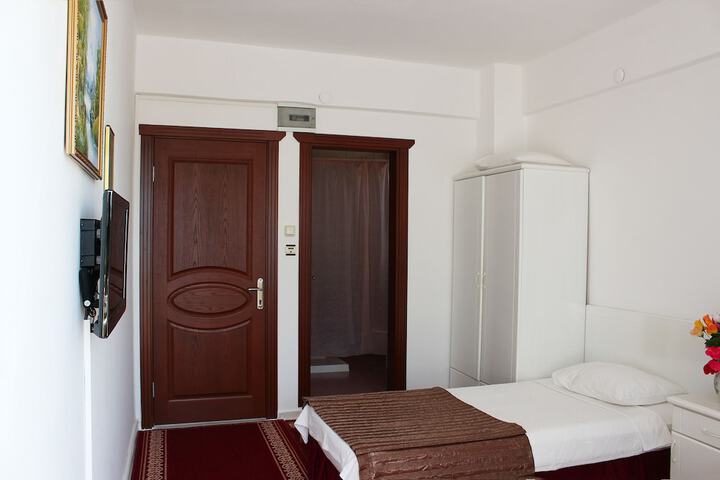 Room 2 of 53