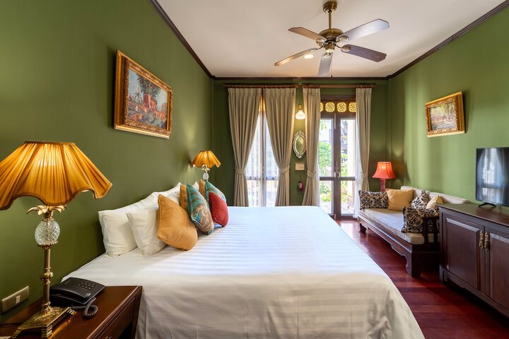 Room 12 of 90