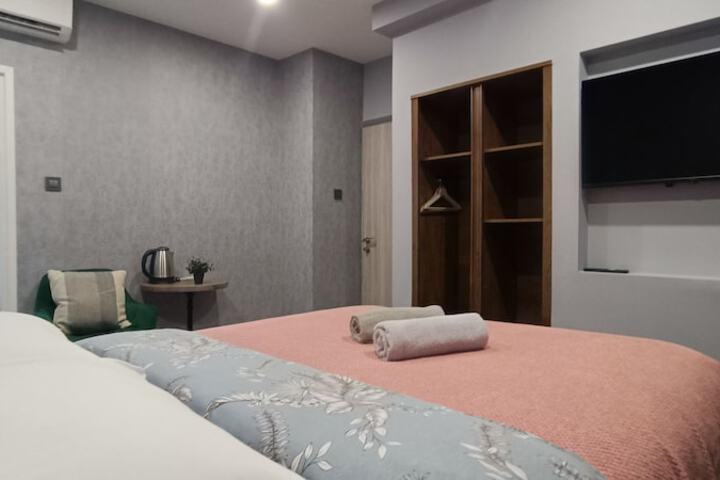 Room 11 of 25