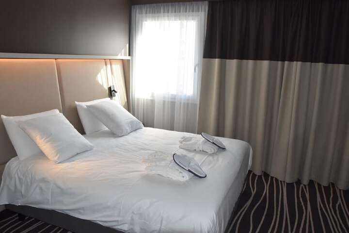 Room 5 of 76