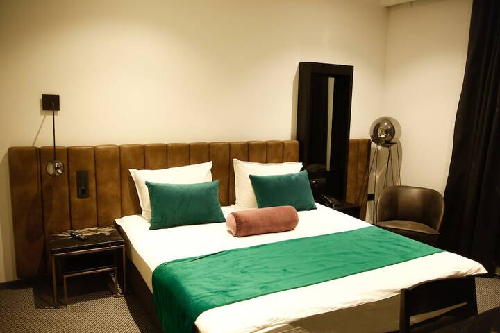 Room 3 of 48
