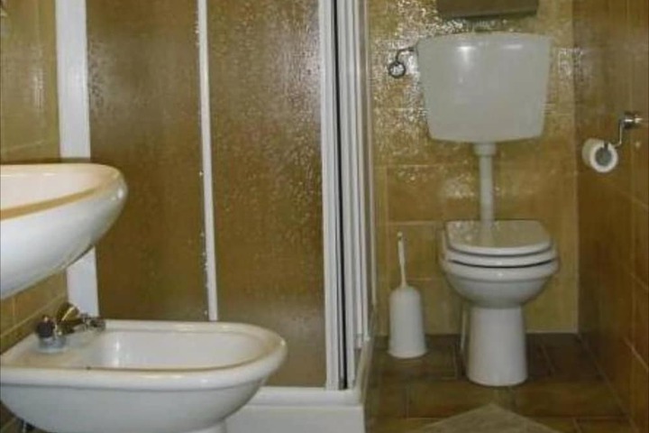 Room 7 of 10