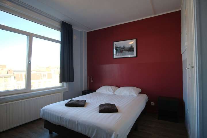 Room 4 of 82