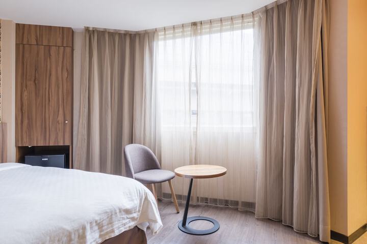 Room 28 of 40