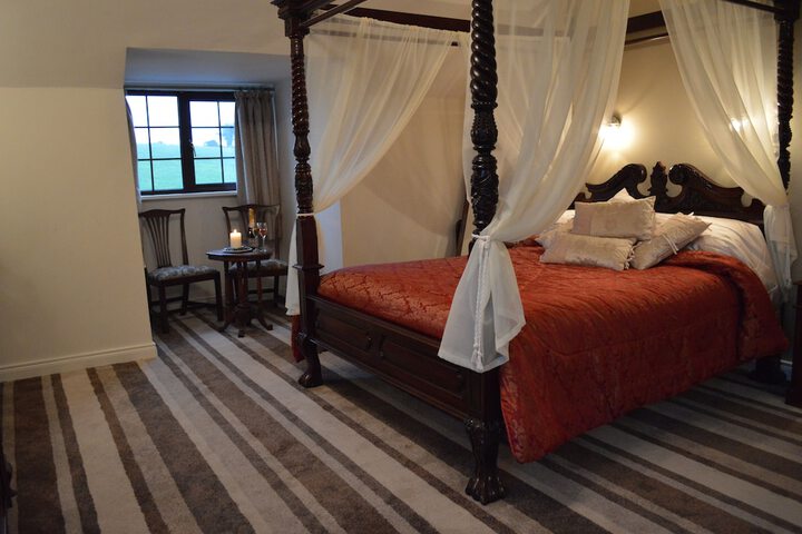 Room 6 of 28