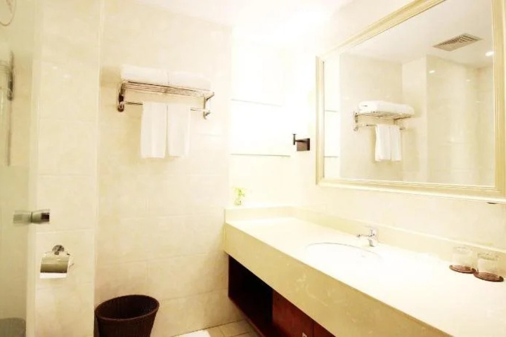 Room 8 of 27
