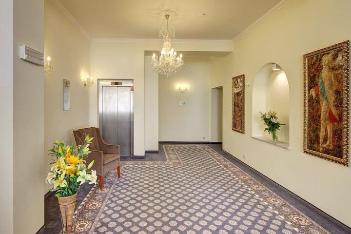 Ballroom/Hall 93 of 96