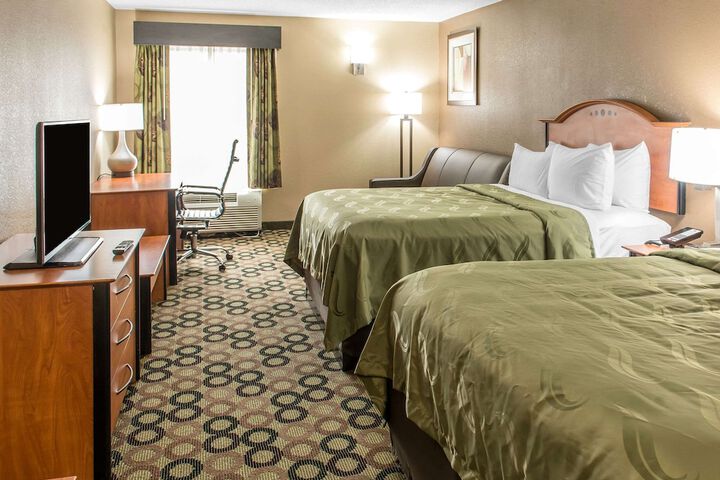1 Queen Bed (7 of 14)