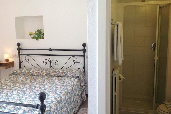 Room 5 of 20