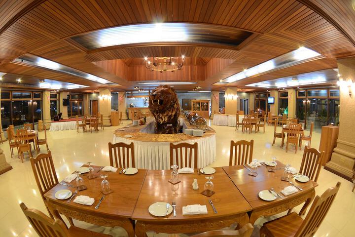 Dining 38 of 63
