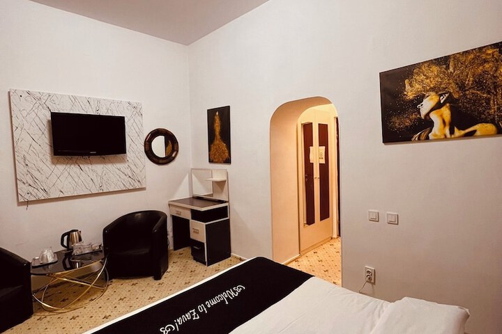 Room 13 of 30