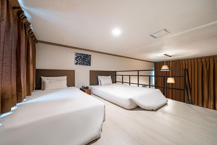 Room 73 of 77