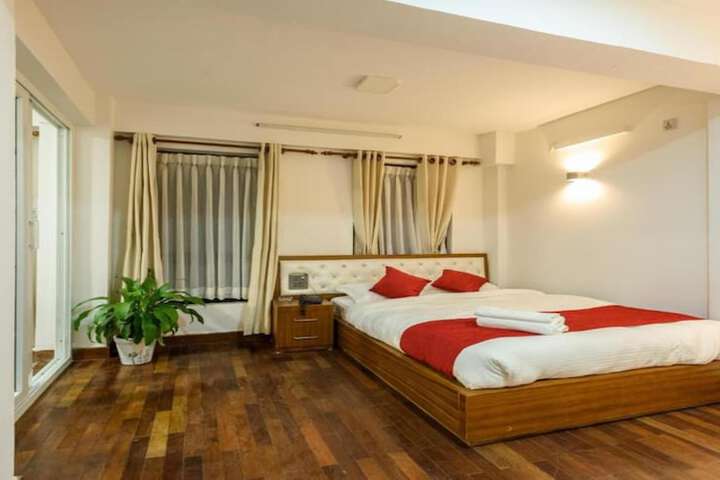 Room 4 of 12